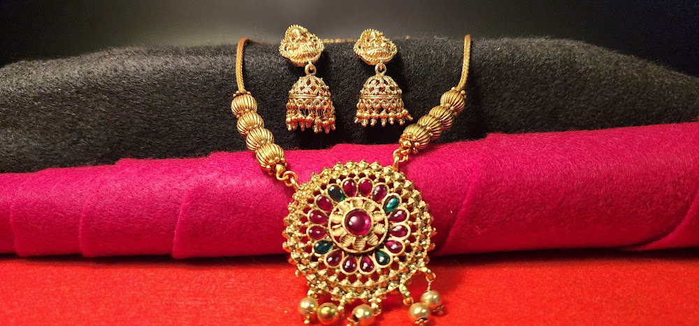 Necklaces Set Antique Style High Gold Polish Pendant and Jimikki